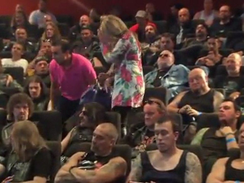Дечкото и девојката дојдоа во кино салата арно ама таму … Видео!