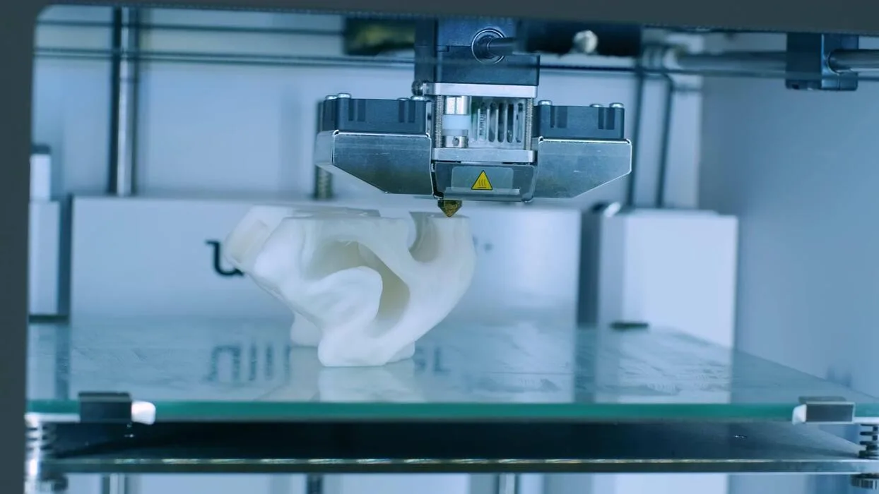 Водич низ 3D принтањето – Од револуционерна технологија до профитабилен бизнис во Македонија
